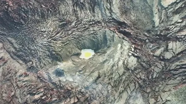 ‘Telur Ceplok’ Muncul di Kawah Anak Krakatau, Pertanda Apa?