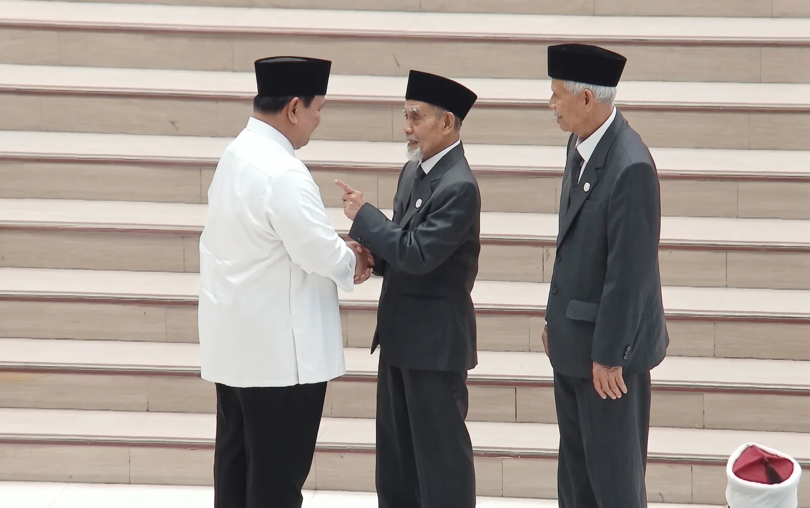 Kiai Pimpinan Gontor ke Prabowo: Sorry, Banyak Orang Cari Muka!