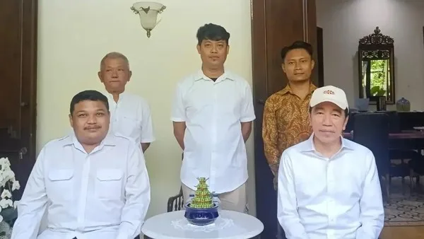 Duduk Perkara Kader PDIP Dipecat karena Sowan ke Jokowi