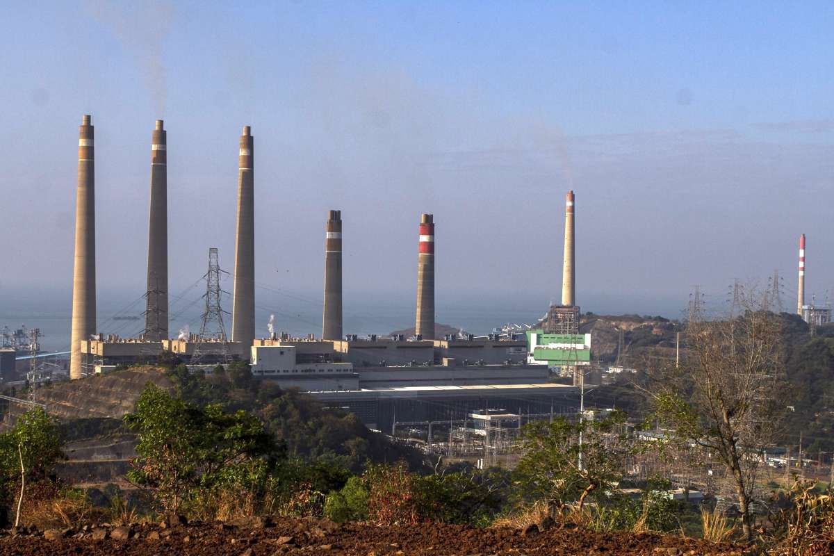 Klaim Listrik Jawa Berangsur Pulih, PLN Diminta Evaluasi Total