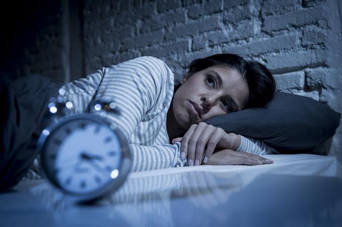 Begadang Bikin Gemuk? Ini Penjelasan Ilmiah Kenapa Kurang Tidur Bikin Lemak Menumpuk